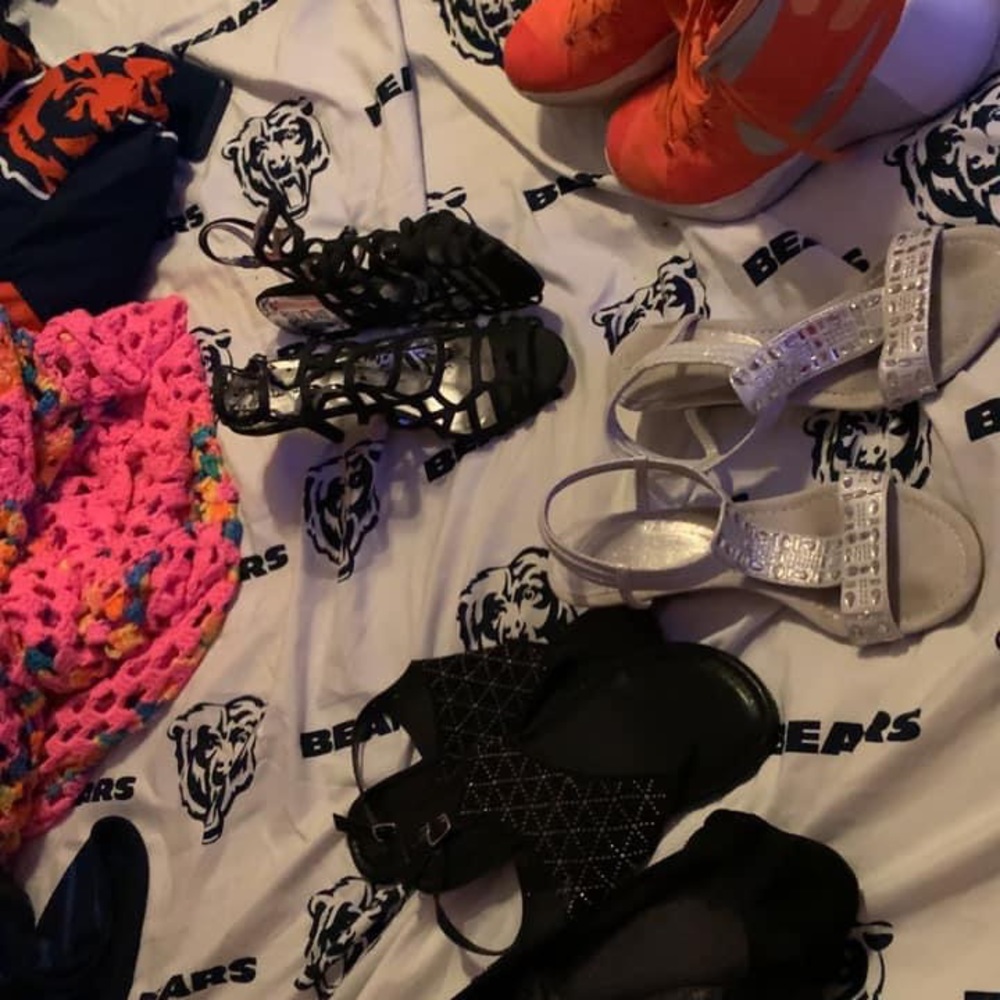 Shoe and dress 40-50 Dallas  size are XL shoe 8-9